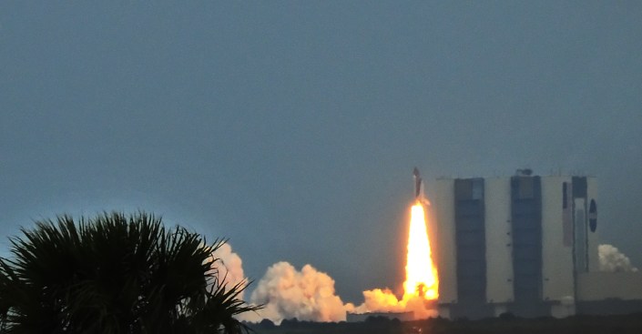 May 1, 2009 - Space Shuttle Atlantis (STS-125) on its way to Hubble telescope